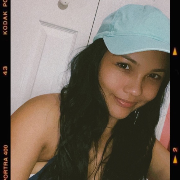 Meet your Posher, Camille - Picture 3 of 3